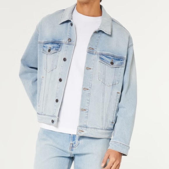 Hollister BOXY LIGHT WASH DENIM TRUCKER JACKET size small - Picture 1 of 11